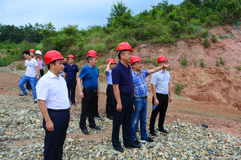 副市長(zhǎng)楊震專題督查華強(qiáng)溝水庫(kù)工程防汛減災(zāi)及安全生產(chǎn)工作